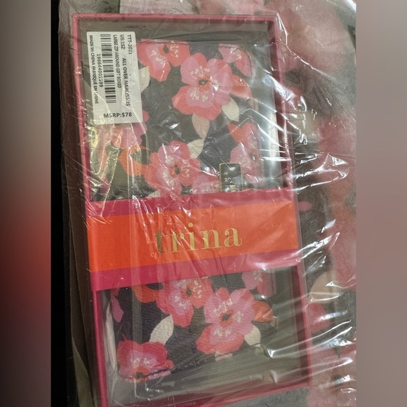 Trina Turk Floral Tote Bag and matching wallet - Picture 2 of 5